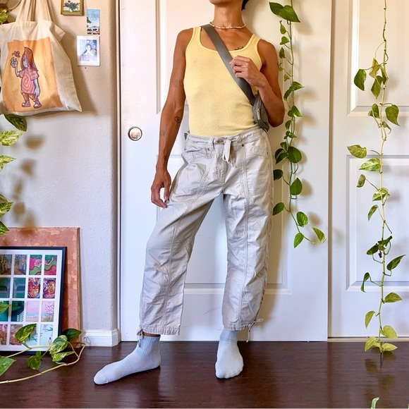 Vintage Y2K Khaki Capri Pants - Picture 5 of 7